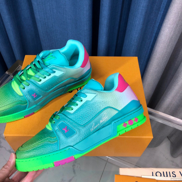 LV SNEAKER LV-000331