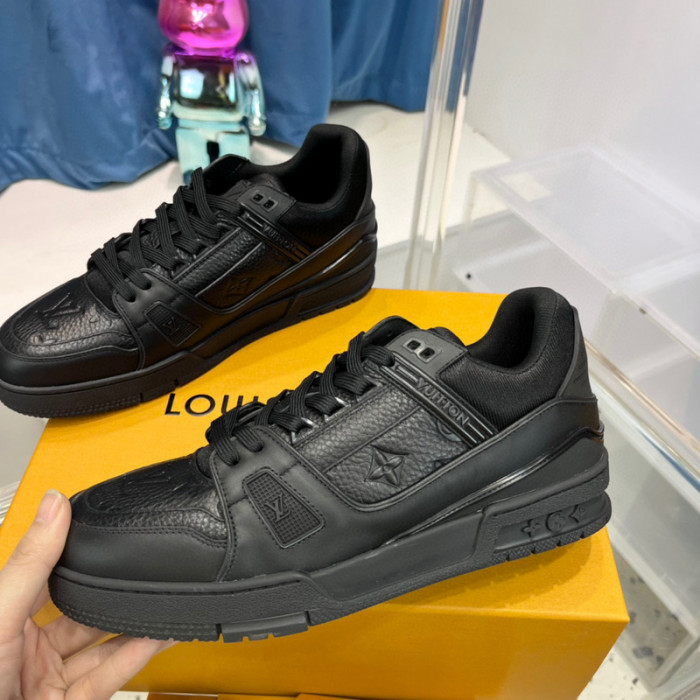 LV SNEAKER LV-000385
