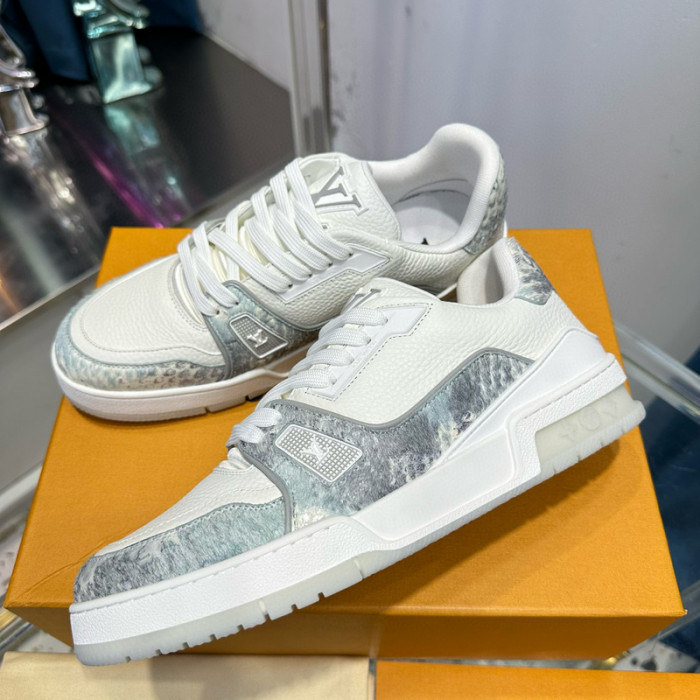 LV SNEAKER LV-000528