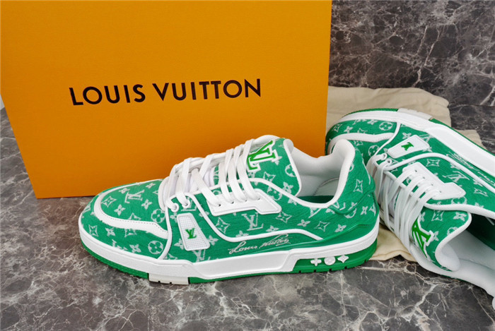 LV SNEAKER LV-000215