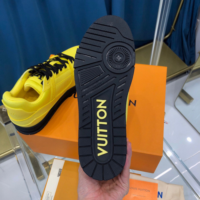 LV SNEAKER LV-000318