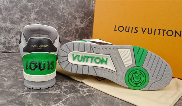 LV SNEAKER LV-000195