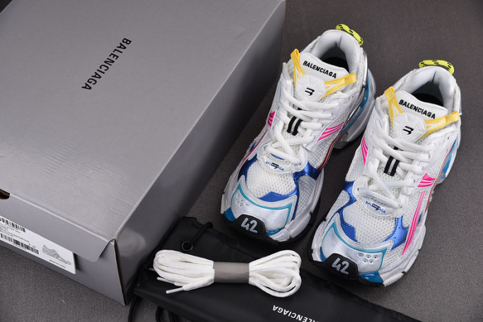 RUNNER SNEAKER RS052