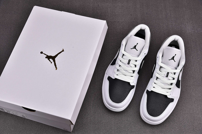 WMNS AIR JORDAN 1 LOW 