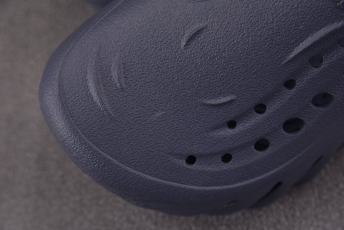 Cr*0*s x salehe bembury c00018