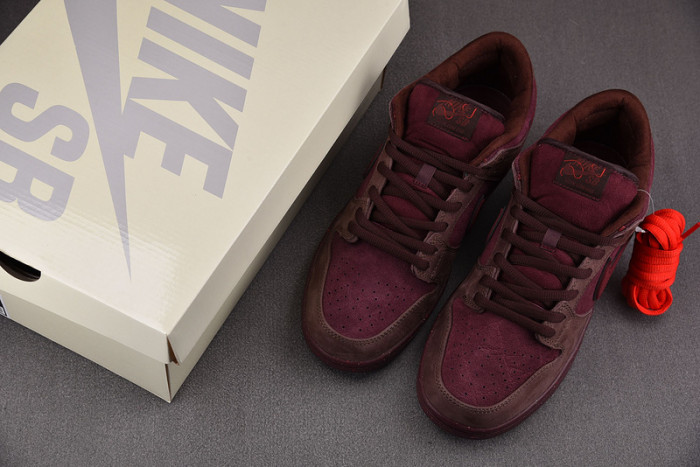 Nike SB Dunk Low City of Love Burgundy Crush FN0619-600