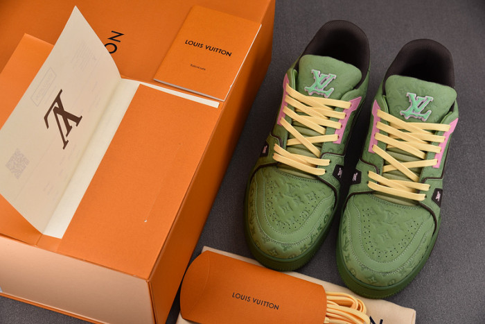 LV TRAINER SNEAKER LV-000592