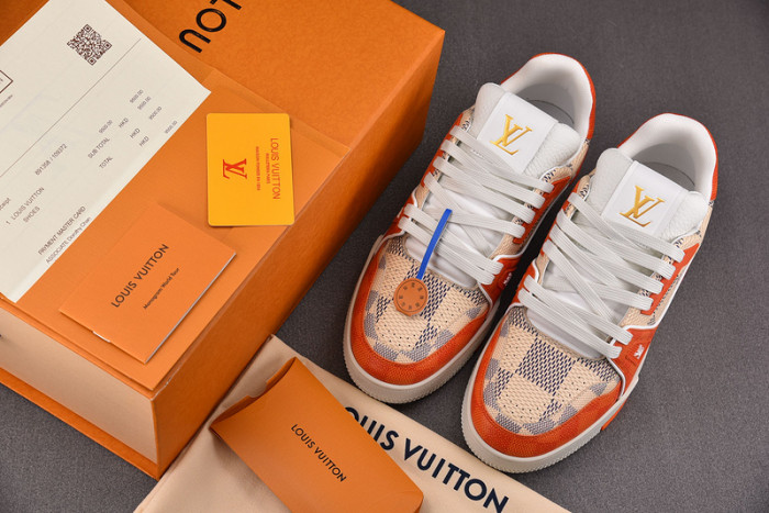 LV TRAINER SNEAKER LV-000595