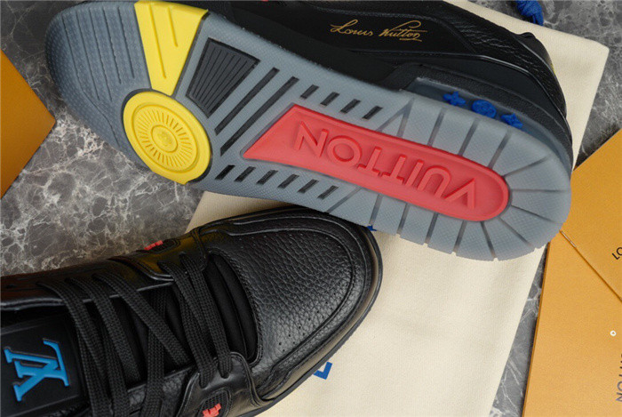 LV SNEAKER LV-000290