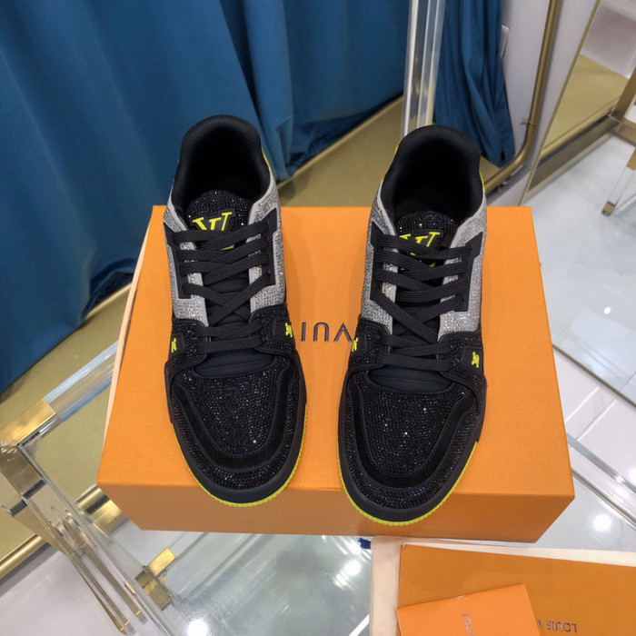 LV SNEAKER LV-000329