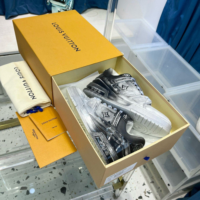 LV SNEAKER LV-000475