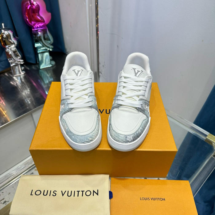 LV SNEAKER LV-000528