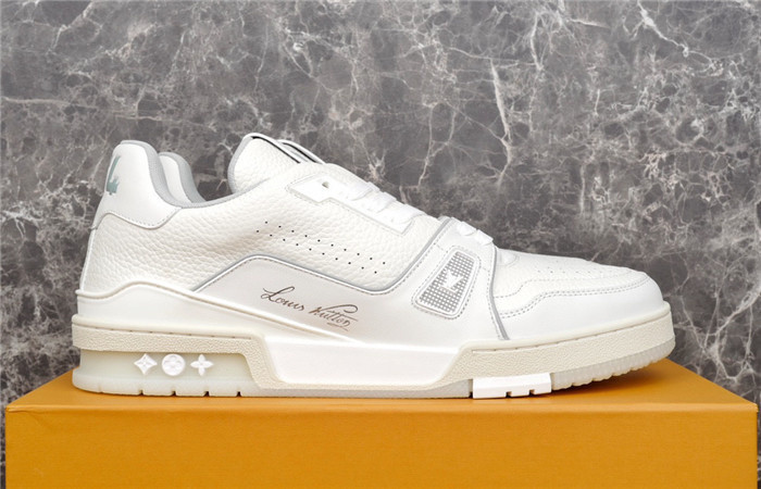 LV SNEAKER LV-000206