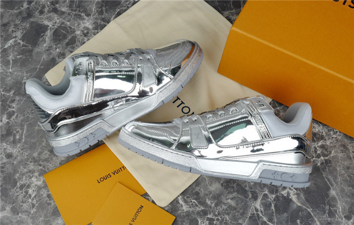 LV SNEAKER LV-000229