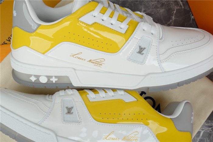 LV SNEAKER LV-000231