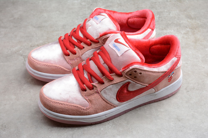 Nike Dunk SB Low strangelove skateboards CT2552-800