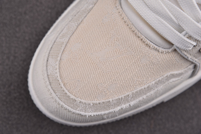LV SNEAKER LV-000095