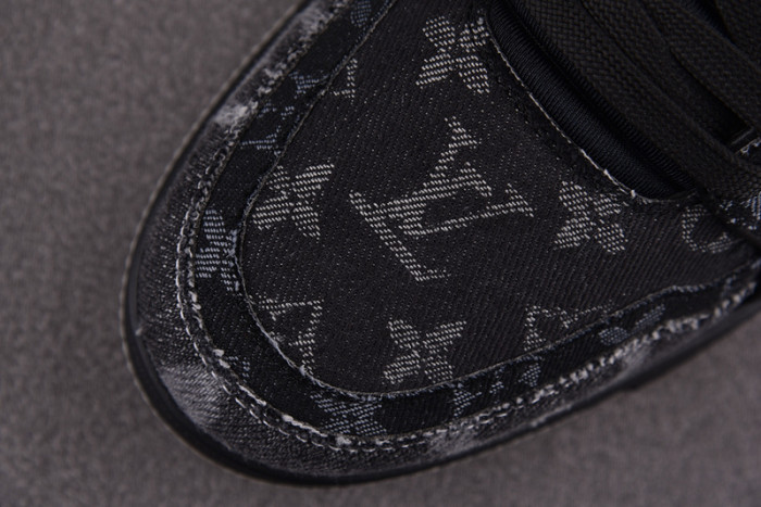 LV SNEAKER LV-000096