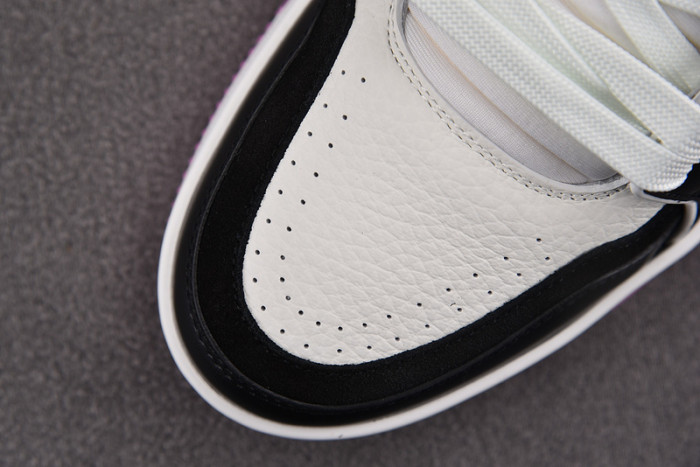 LV TRAINER SNEAKER LV-000560