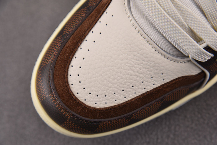 LV TRAINER SNEAKER LV-000588