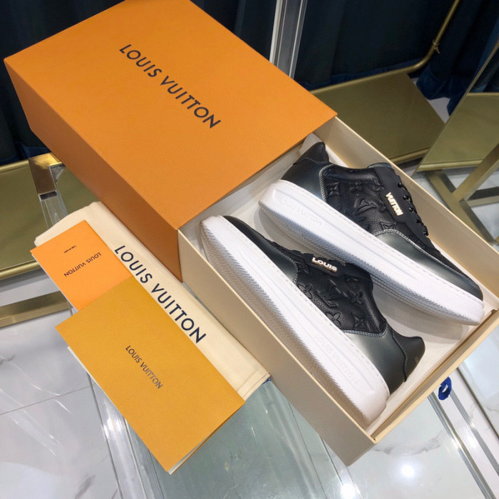 LV SNEAKER LV-000321