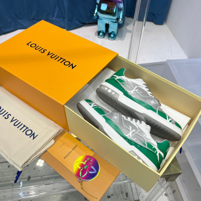 LV SNEAKER LV-000339