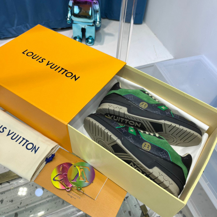 LV SNEAKER LV-000349