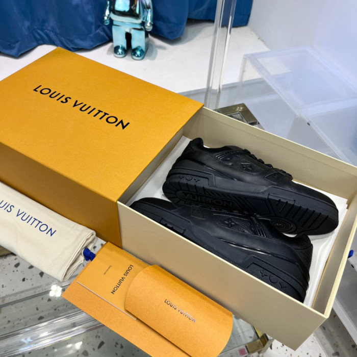 LV SNEAKER LV-000385