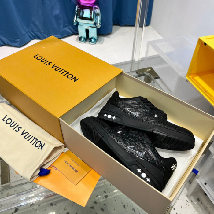 LV SNEAKER LV-000388