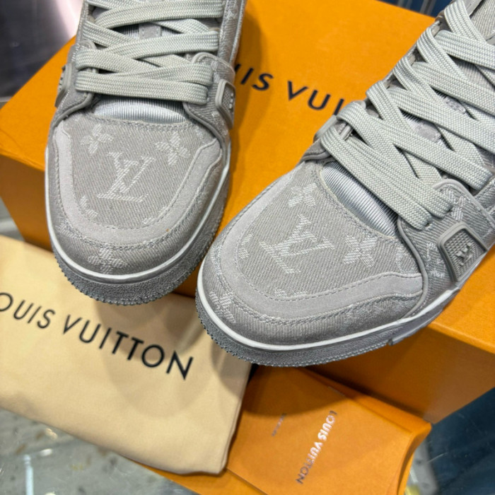 LV SNEAKER LV-000516