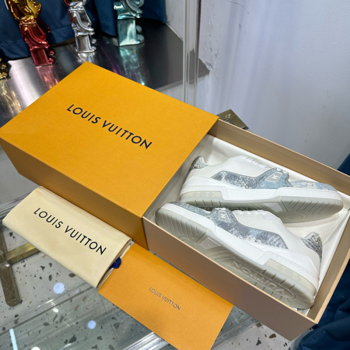 LV SNEAKER LV-000528