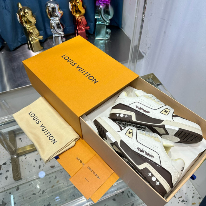 LV SNEAKER LV-000529