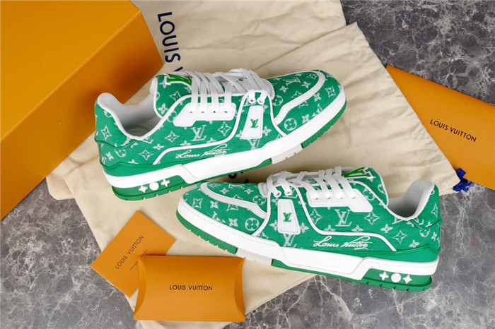 LV SNEAKER LV-000215