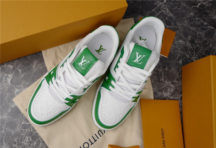 LV SNEAKER LV-000218