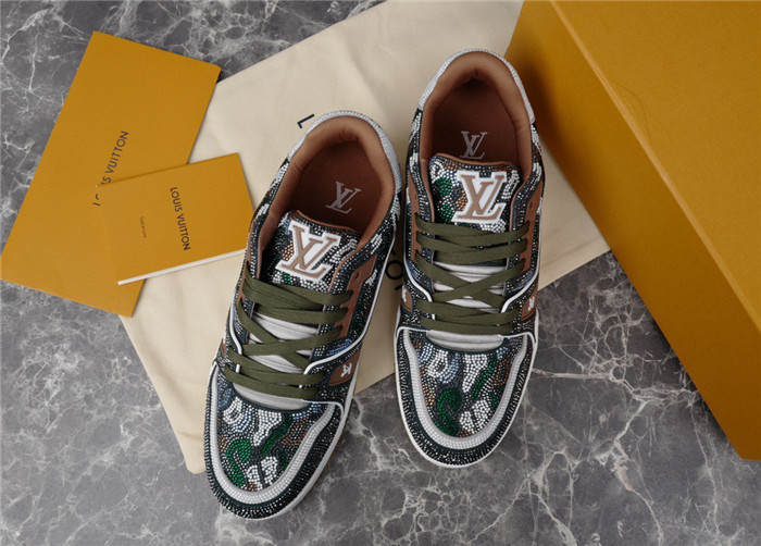 LV SNEAKER LV-000222