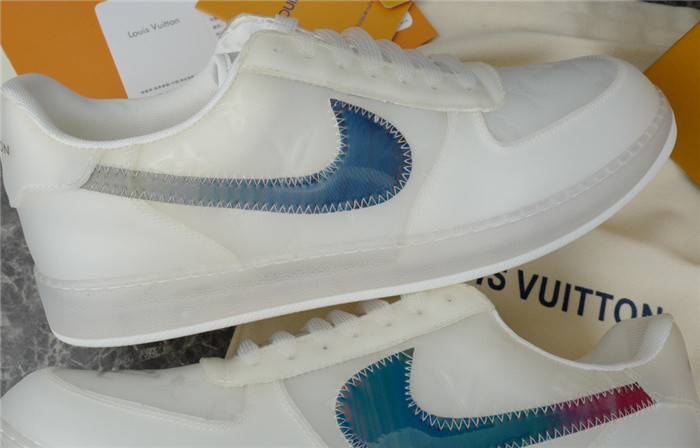 LV SNEAKER LV-000257