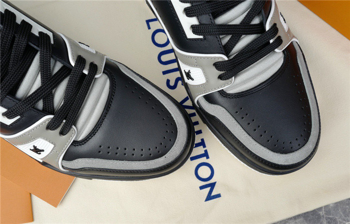 LV SNEAKER LV-000260