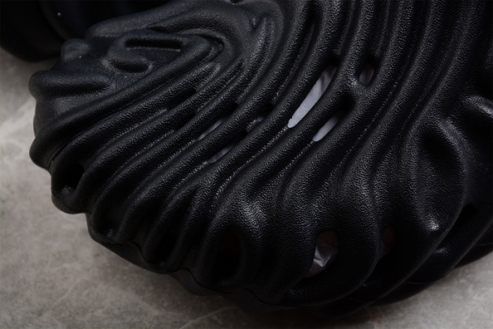 Cr*0*s x salehe bembury c00007