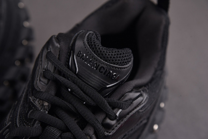 DEFENDER SNEAKER DS015