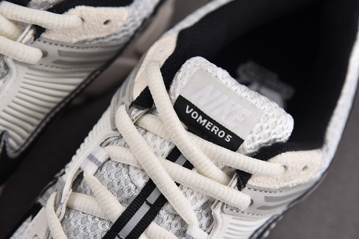 Nike Air Zoom Vomero 5 