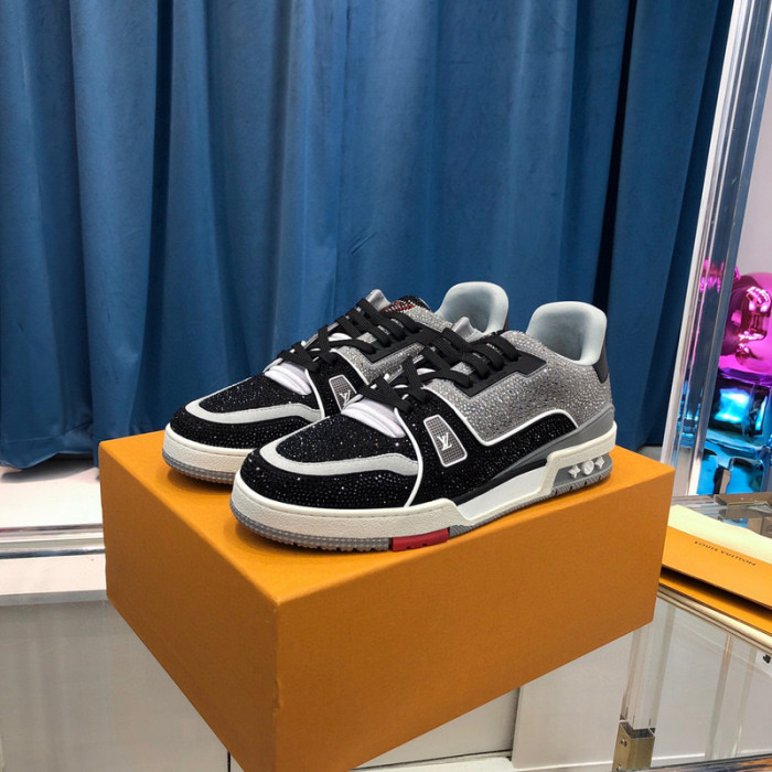 LV SNEAKER LV-000369