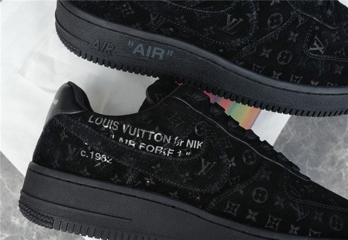 LV SNEAKER LV-000247