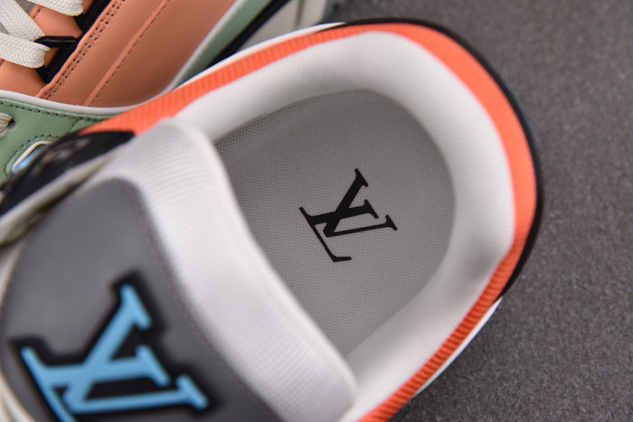 LV SNEAKER LV-000119