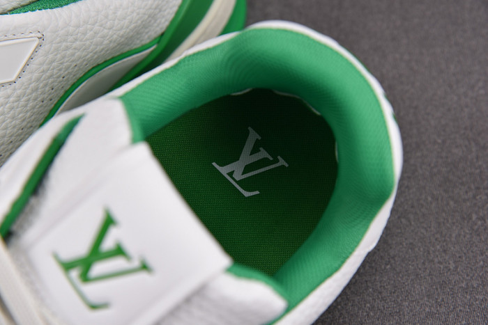 LV SNEAKER LV-000130