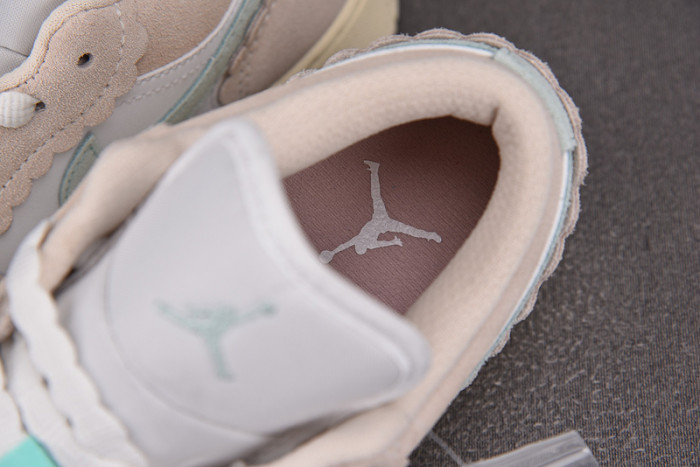 AIR JORDAN 1 LOW GS WHITE PINK SOFT BLUE DZ5356-800