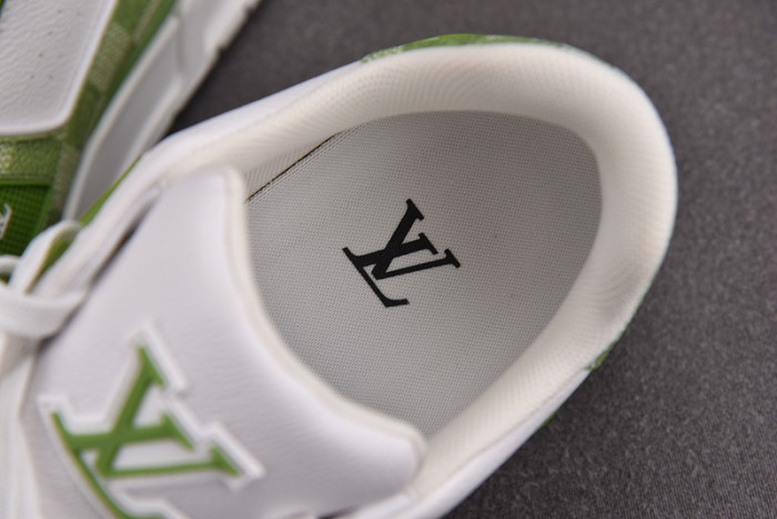 LV TRAINER SNEAKER LV-000590