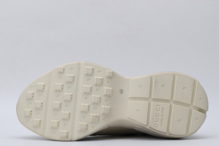 G*u*i* trainer sneaker4