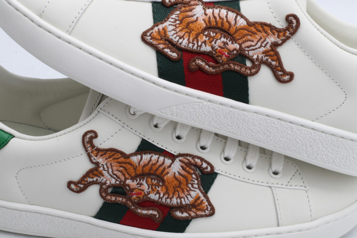 G*u*i* trainer sneaker61